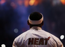 足彩网首页-决战星期四，懂球帝0-3完败ONE FC，进攻机会寥寥令人深思