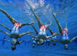 足彩网首页：鲁尼回忆与特朗普高尔夫会面，狙击手密布球场，防核逃生装置暗藏其中