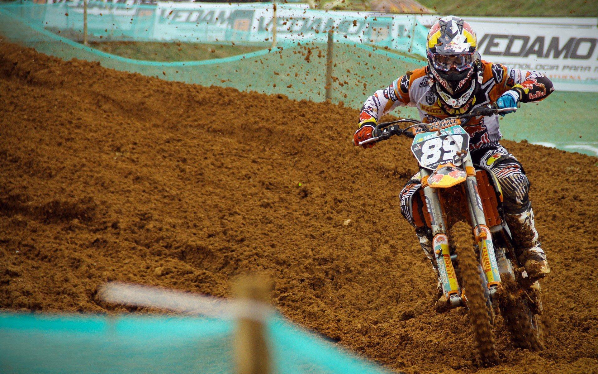 欧冠经典对决,加蒂倒钩惊艳四座,孔塞桑一条龙技惊全场,尤文客场2-2战平比利亚雷亚尔